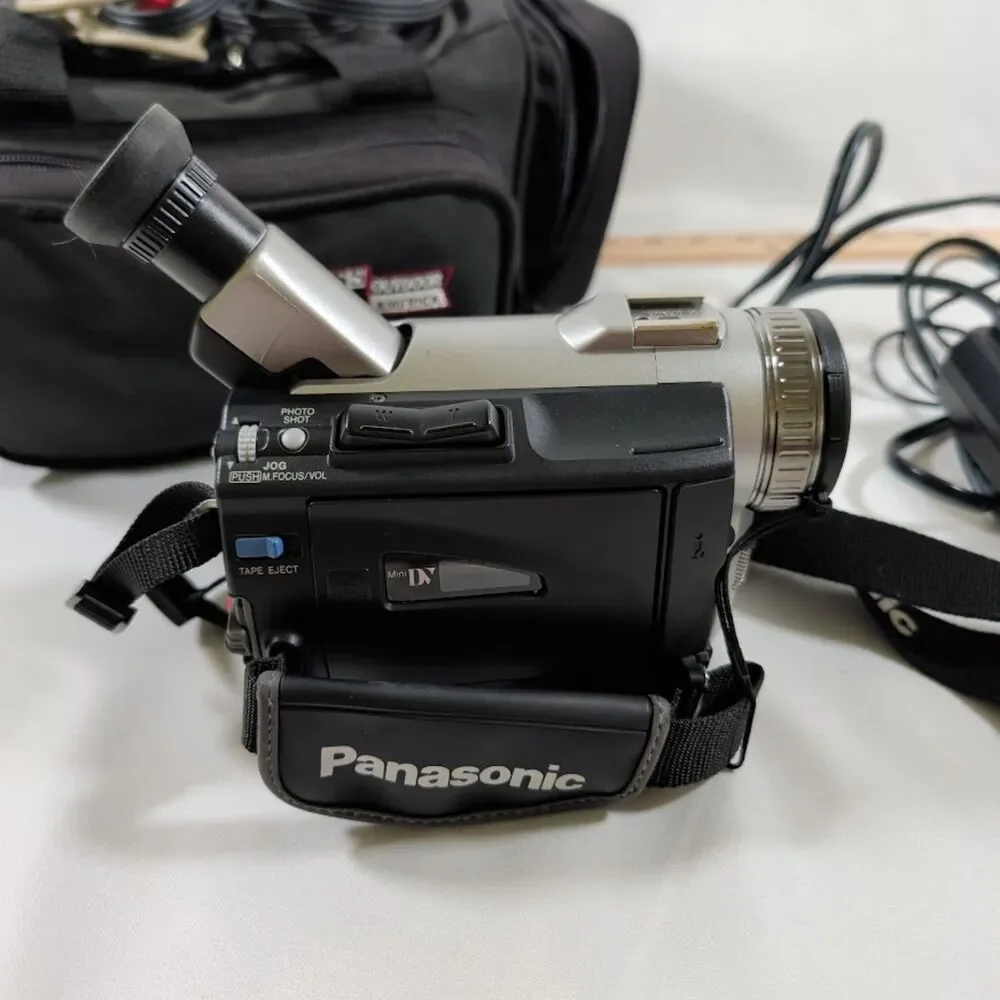 Panasonic PV-DV121D MiniDV Palmcorder Camcorder Tested Working Complete Bundle
